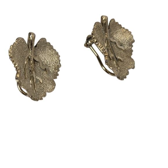 Vintage signed BSK gold tone textured leaves clip on earrings - Picture 3 of 6